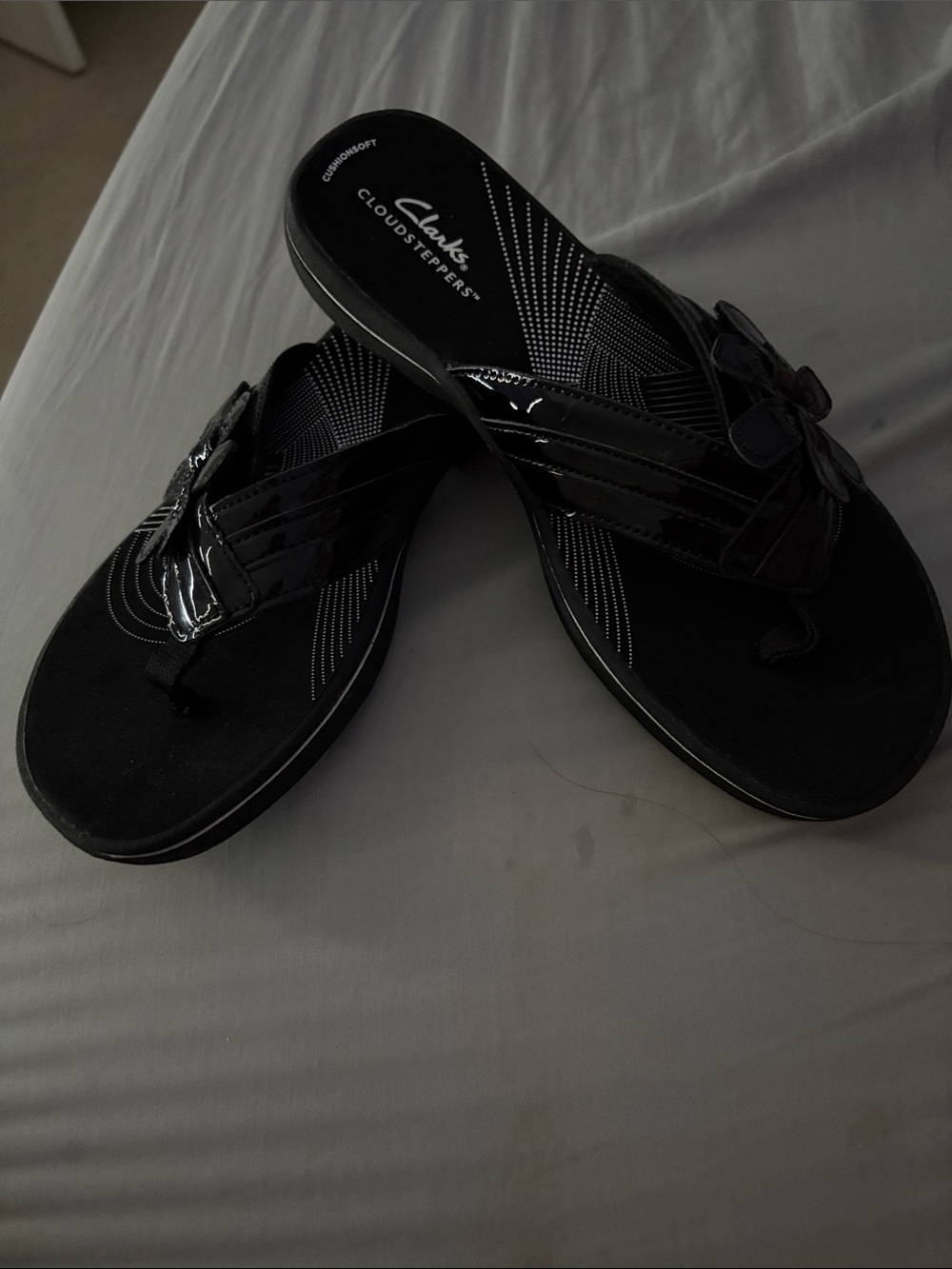 Clarks Women's Black Patent Floral Thong Sandals